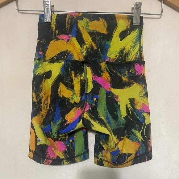 Lululemon size 2 Wunder train high rise short 4 in inseam everlux fabric EUC - Picture 5 of 6